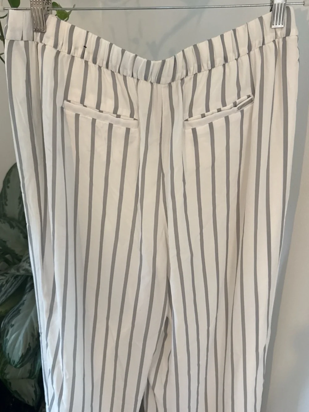 Chico’s White Wide-Leg Pants with Vertical Grey Stripes - Picture 5 of 8